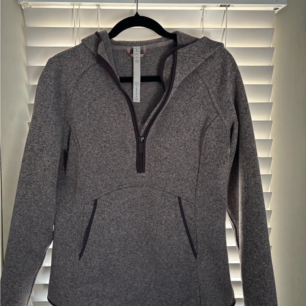 LululemonWomen's  Hoodie size 8